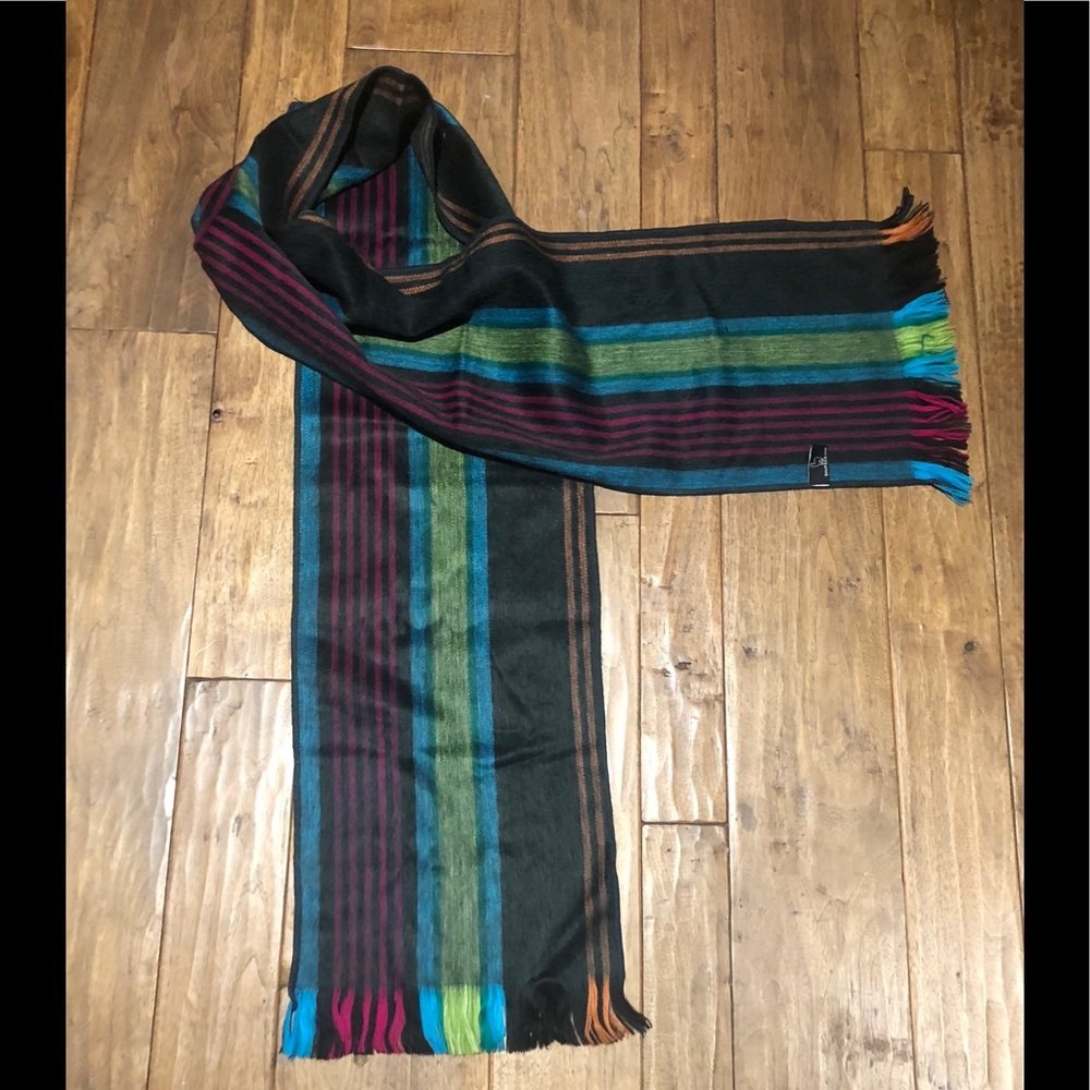 Gorgeous scarf never been worn